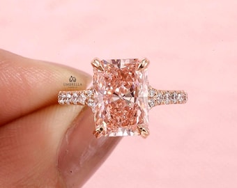 Anillo de compromiso solitario con diamante cultivado en laboratorio de corte radiante rosa de 3 quilates, anillo de estilo dividido con diamantes, anillo único en oro rosa con engaste de garras para ella