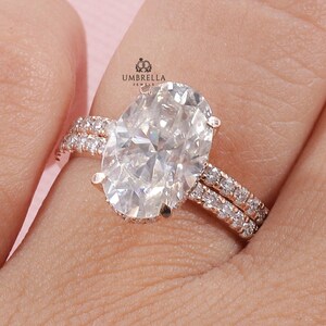 Anello di fidanzamento con alone nascosto in moissanite taglio ovale con pavé taglio rotondo, fascia coordinata, set di anelli in oro rosa 14k, set di anelli impilabili per donna.