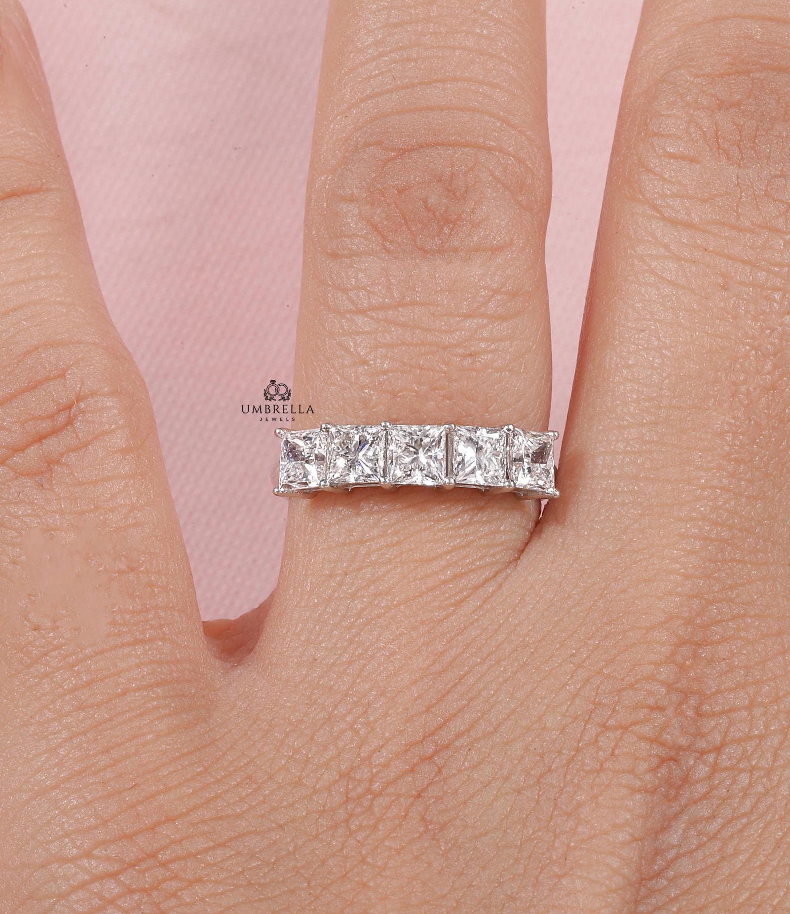 mina Anillo de compromiso con cinco diamantes de talla princesa