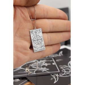 Collana con carta dei tarocchi, collana in argento sterling 925 con carta dei tarocchi della ruota della fortuna, regalo per gli amanti dei tarocchi, regalo per donne, mamma e amica