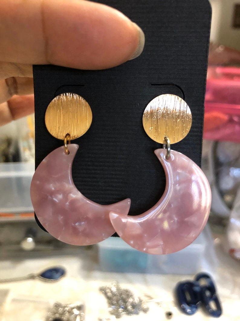 Beautiful round acrylic earrings!
