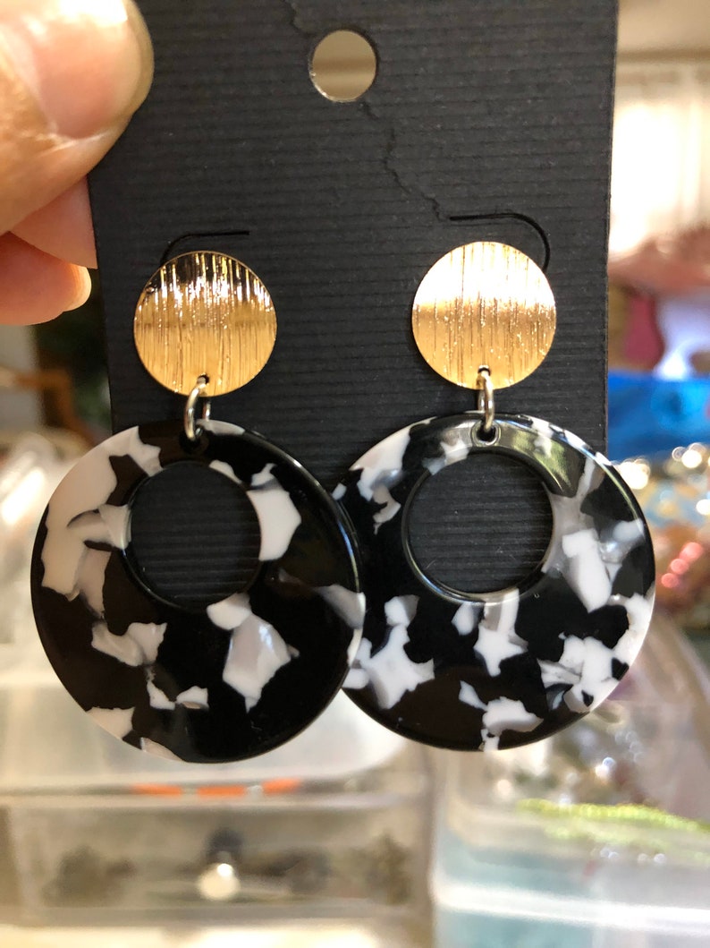 Beautiful round acrylic earrings!