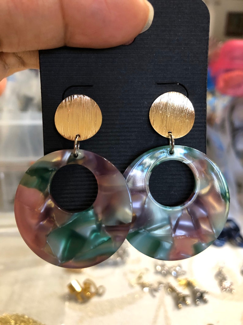 Beautiful round acrylic earrings!