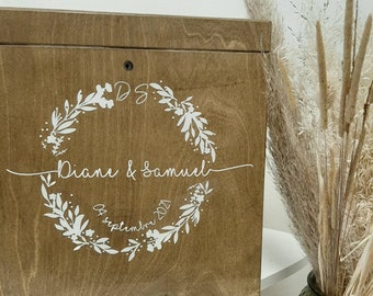 Crown of flowers - wedding urn - guest book
