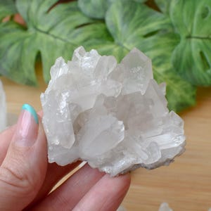 Amas de quartz clair, cristaux de guérison, cristal d&#39;énergie, cristal de clarté