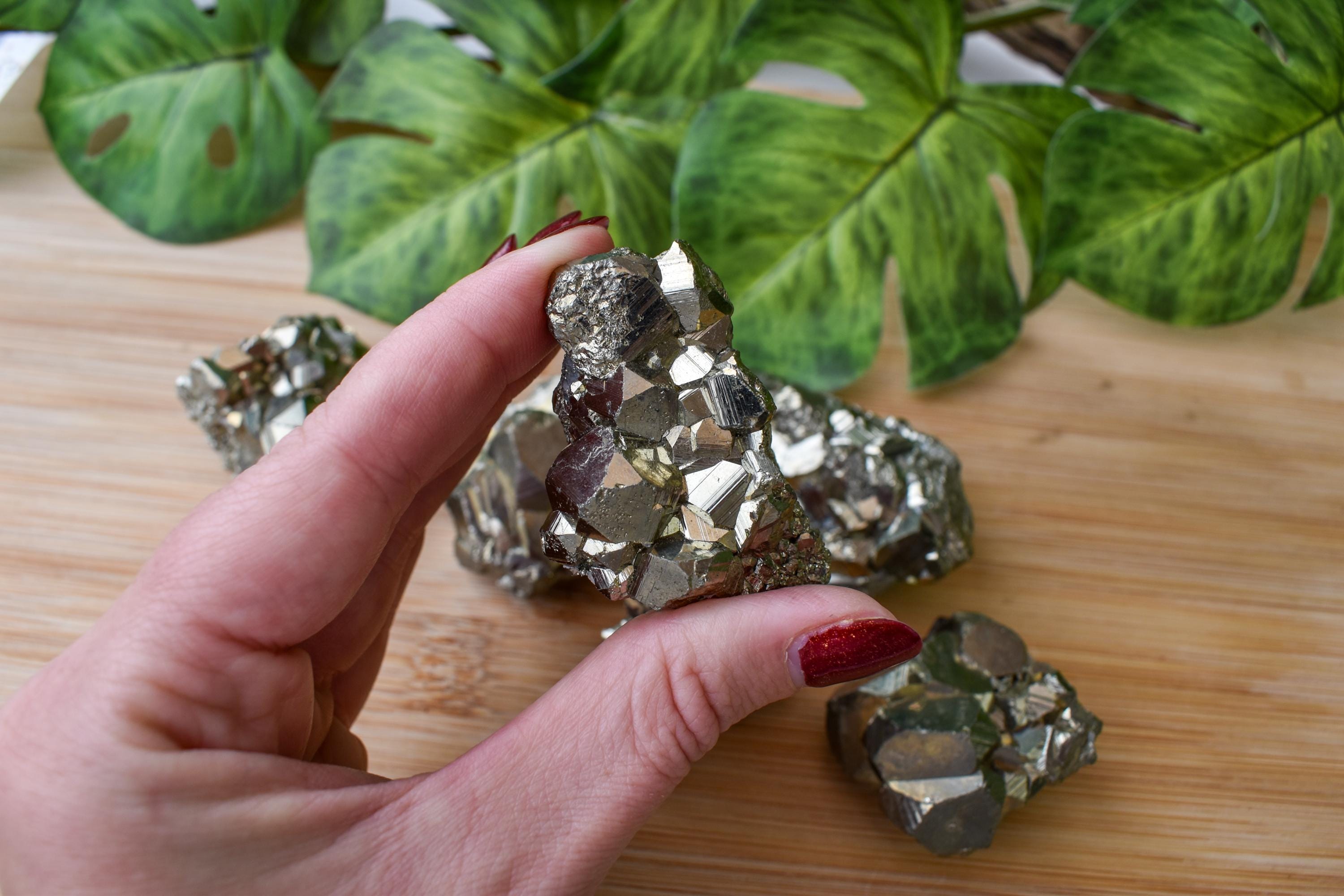 パイライトクラスター：Aグレード、天然水晶、保護と顕現 - Etsy 日本