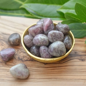 Lepidolith Trommelstein: Beruhigender Lavendel Heilstein