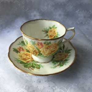 Royal Albert Tea Rose teacup and saucer set