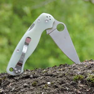 Spyderco Style CPM S30V Fällkniv | Lockback | Camping, Jakt, Militär EDC | Handtagsmaterial: Slitstark G10 i Nephritis-färg