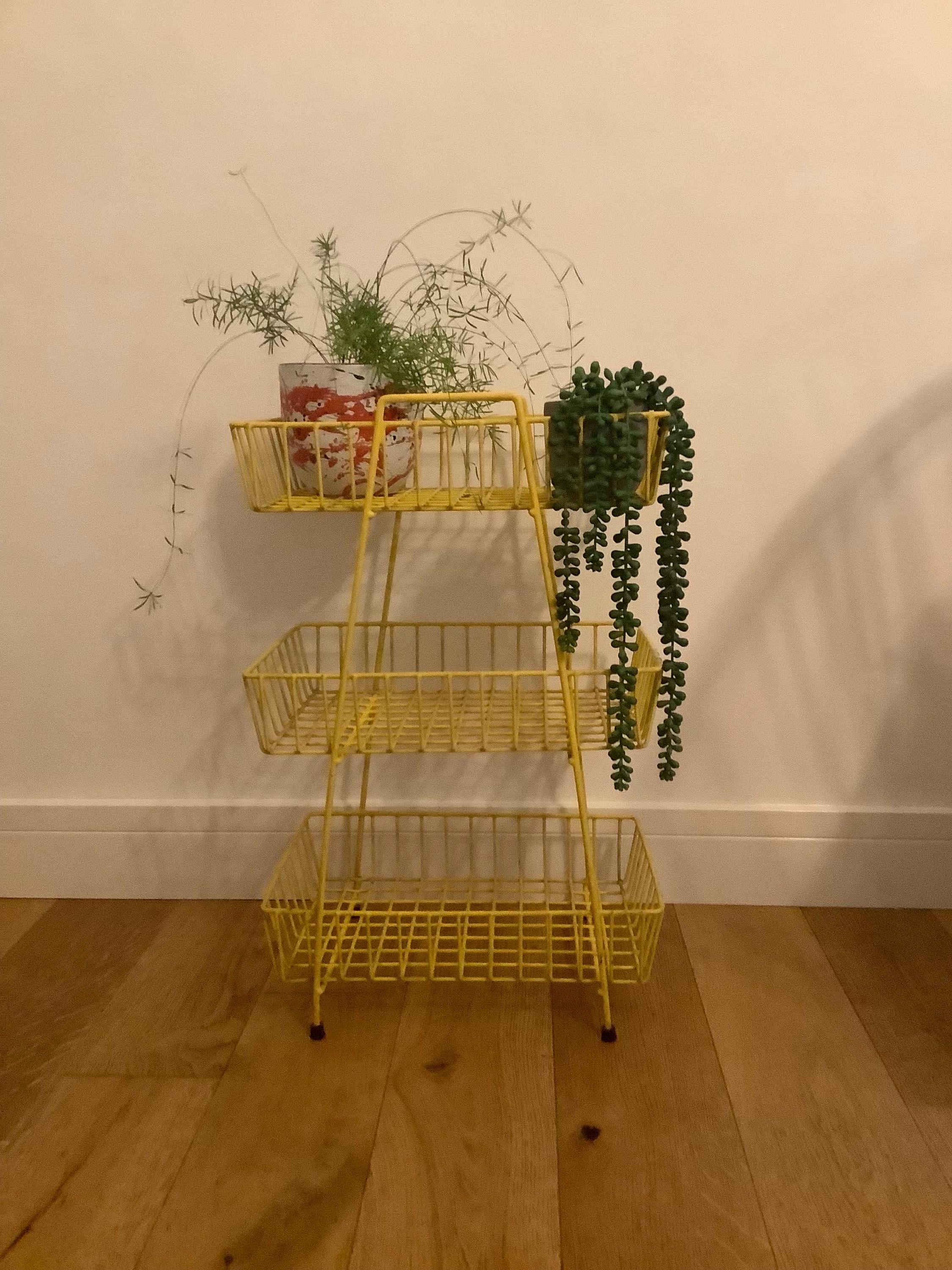 アンティーク　ベジタブルラック3段　赤とクリーム色Worcester Ware Mid Century Vegetable Rack, Vintage Vegetable Rack, Yellow Wire