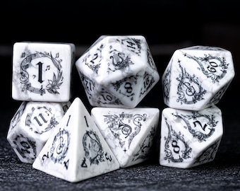 Juego de dados DND tallados a mano en turquesa blanca: temática musical, diseño original