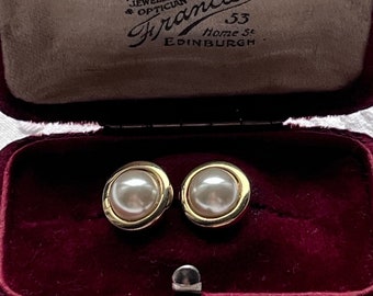 Pendientes vintage con clip de cabujón de perlas chapados en oro de 18 quilates