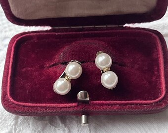 Stylish vintage 1980s double simulated pearl stud earrings