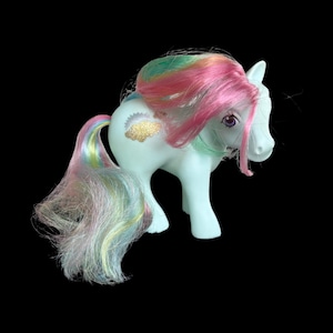 My Little Pony G1 Sunlight Rainbow Earth Pony vintage del 1983 di Hasbro - Aqua con criniera arcobaleno e occhi viola (prodotto a Hong Kong)