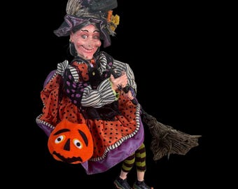 RARE Katherine’s Collection Disturbing Delights Witch w/ Jack-O-Lantern Bag & Broomstick Shelf Sitter Halloween Decoration 2009 (As Is)