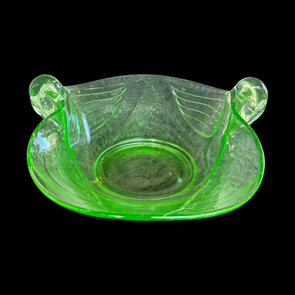 Vintage Fenton uraniumkunst glas groene gloeiende zwaan dubbele steel bowl snoep serveerschaal 7,5" | Rariteiten en curiosa