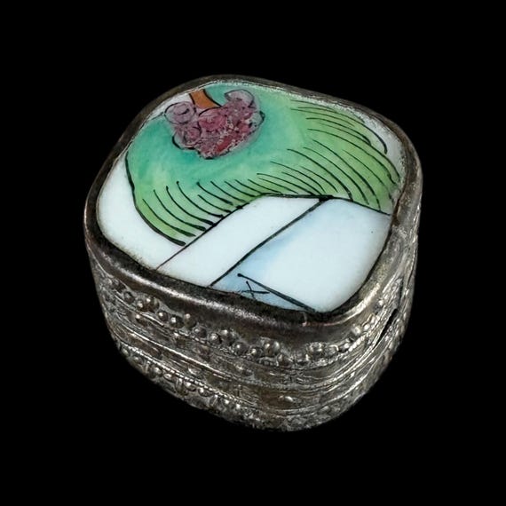 Vintage Chinese Porcelain Shard Lidded Tiny Trinket Pill Box 1.5”