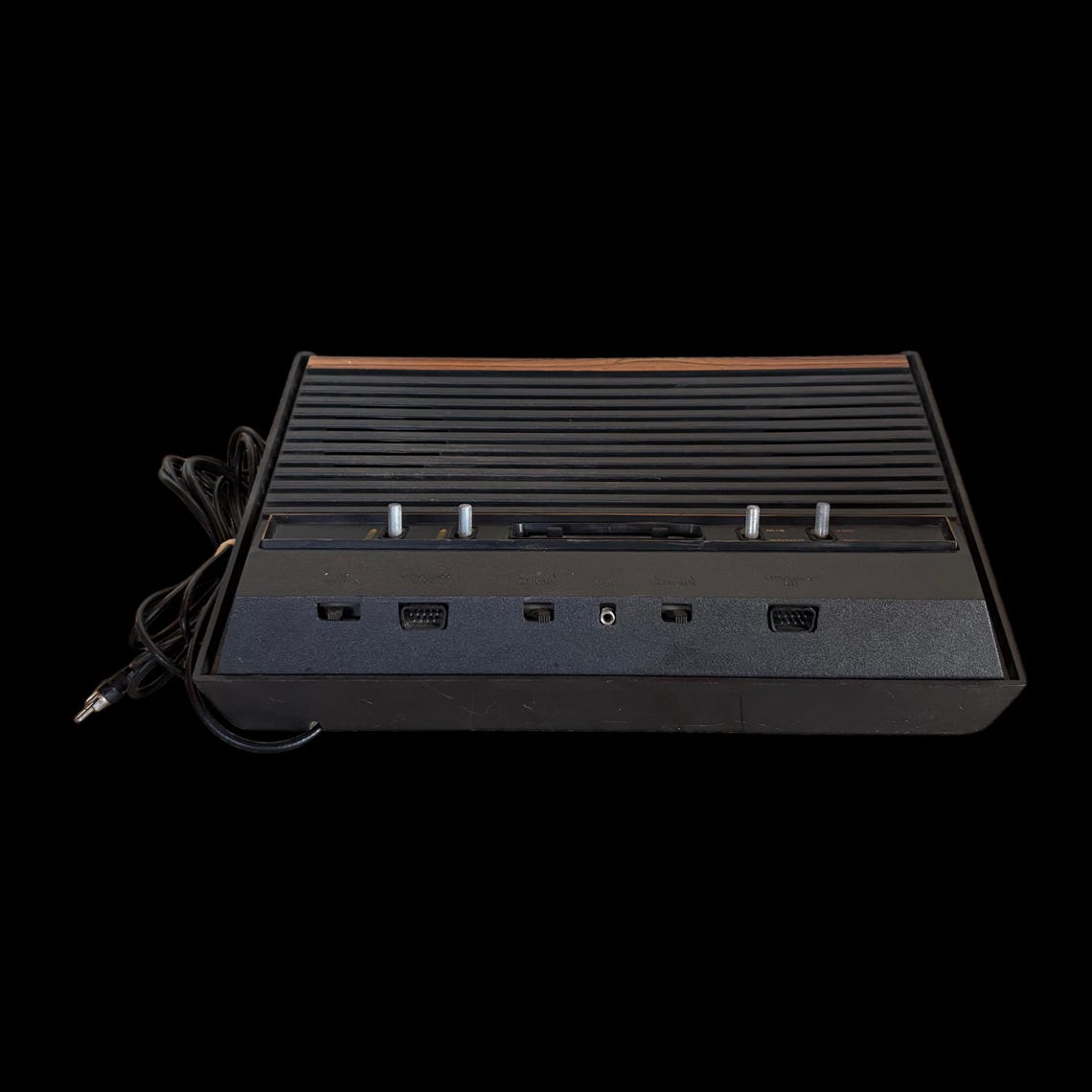 Atari 2600 4-Switch Woodgrain CX2600A Video Game Console Only – TESTED & WORKING – Vintage 1980s Retro Gaming, foto 3 di 5