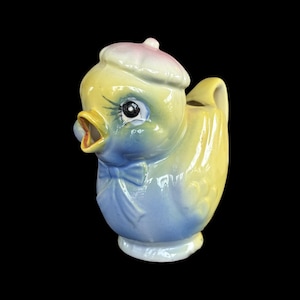 Pollito vintage de cerámica pintado a mano, pájaro antropomórfico con sombrero rosa, cremera (hecho en Japón), adorable cocina de granja de mediados de siglo, 4.5"
