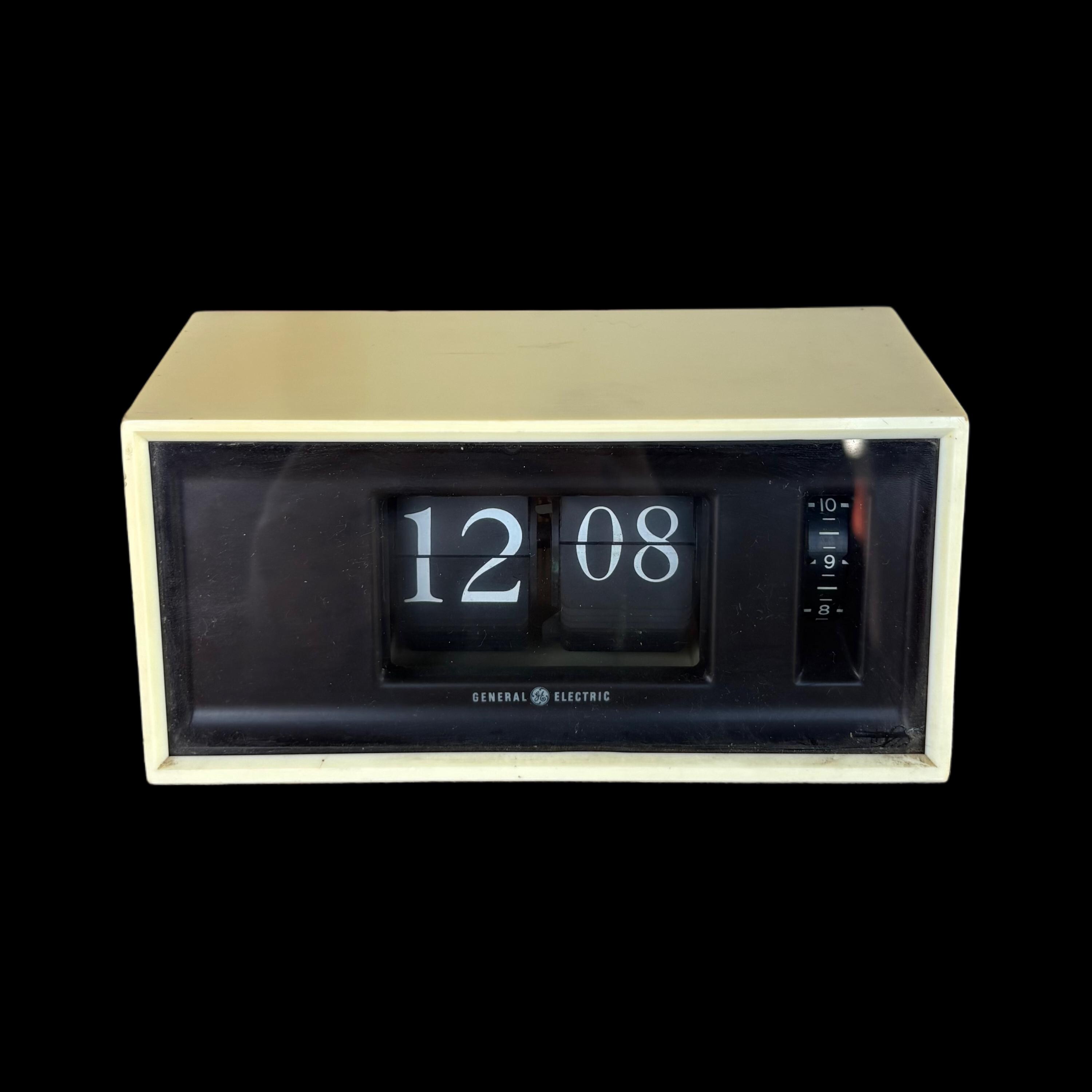 Vintage 1970s General Electric Flip Clock Off-white Model 8115