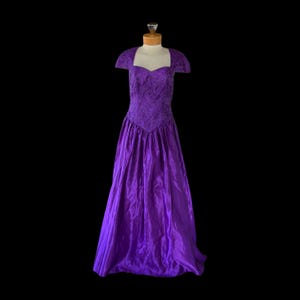 Vintage 1980s Alfred Angelo Purple Satin & Lace Queen Anne Basque Waist Short Sleeve Keyhole Back Full Length Prom Dress Evening Gown Size 6