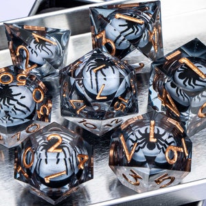 Liquid Core DnD Dice with Moving Spider, D&D Dice Set, Handmade Sharp Edge Spider Dice, Dungeons and Dragons, RPG dice dnd, Polyhedral Dice