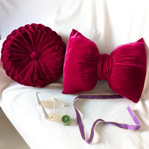 Dark Pink Velvet Bow Pillow and Round Pillow, Handmade Gift for Your Loved One, Bow Shaped Cushion, Mother&#39;s Day gift, Round throw pillow