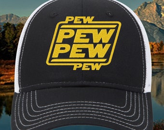 Pew Pew Pew Stickhut - Sci-Fi Referenz - Geeky Geschenk
