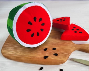 Giocattolo a forma di fetta di anguria in feltro per la cucina dei bambini.