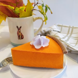 Felt Pumpkin Pie Toy: Pretend Play Food, Kids Room Decor