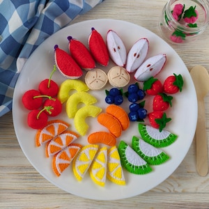Felt play fruit for kids