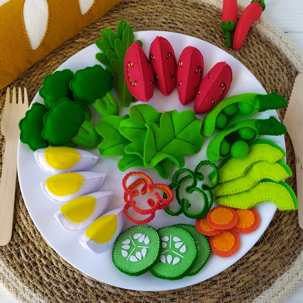 Salade jouet de légumes en feutre