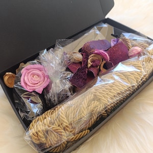 Gift box for shibari lovers, shibari silk rope, low temperature candle and lace mask