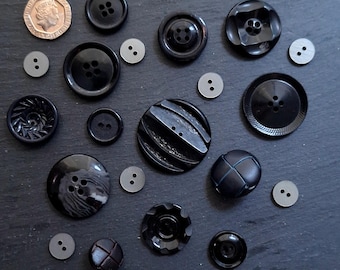 Mélange de boutons vintage Moonlit Moor, lot de mercerie gothique, 20 pièces éphémères de journal Moody Junk, kit de création artisanale à couture lente, journal de travail Shadow