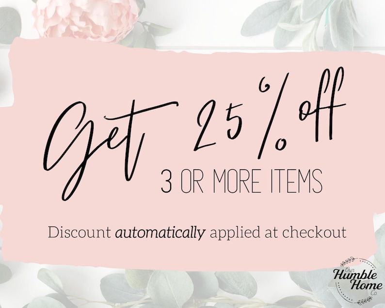 Op de afbeelding: Roze en witte afbeelding met de tekst "Get 25% off 3 or more items. Discount automatically applied at checkout." De afbeelding bevat ook de tekst "Humble Home Co."