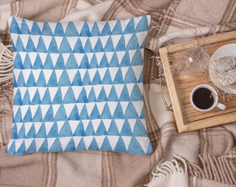 Funda de almohada geométrica de acuarela azul, estampado de triángulos CC360