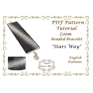 Peut inclure: Un bracelet en perles noir et blanc avec un charme en forme de cœur argenté. Le bracelet est réalisé avec un tissage de perles et s'appelle "Stars Way". L'image comprend le texte "PDF Pattern Tutorial Loom beaded bracelet "Stars Way" English Italiano designer Elena Mono".