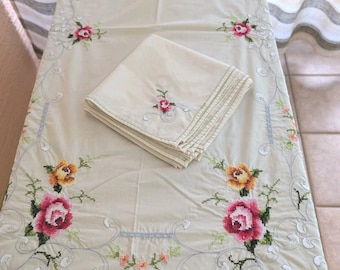 Vintage Embroidered Tablecloth Set 84x62 + 8 Napkins Floral Roses Cottage