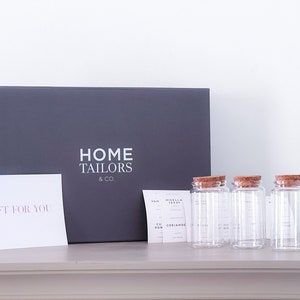 Spice Jar with Cork Tops - Gift Box - 6 Spice Jars with 24 Labels and Personalised Labels included - Christmas Gift Set