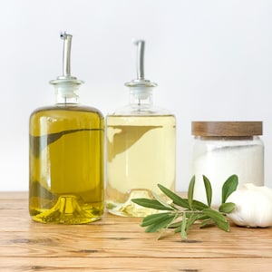 Glass Bottles Olive Oil/Vinegar Pourer Storage Bottle 200ml , 500ml and 700ml  Reusable Organise Your Kitchen - Choice of Lids