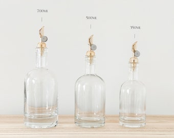 Botella de vidrio para aceite de oliva y vinagre – Dispensador de aceite de cocina de 350 ml, 500 ml y 700 ml con vertedor, tapas a elegir y etiquetas personalizadas.