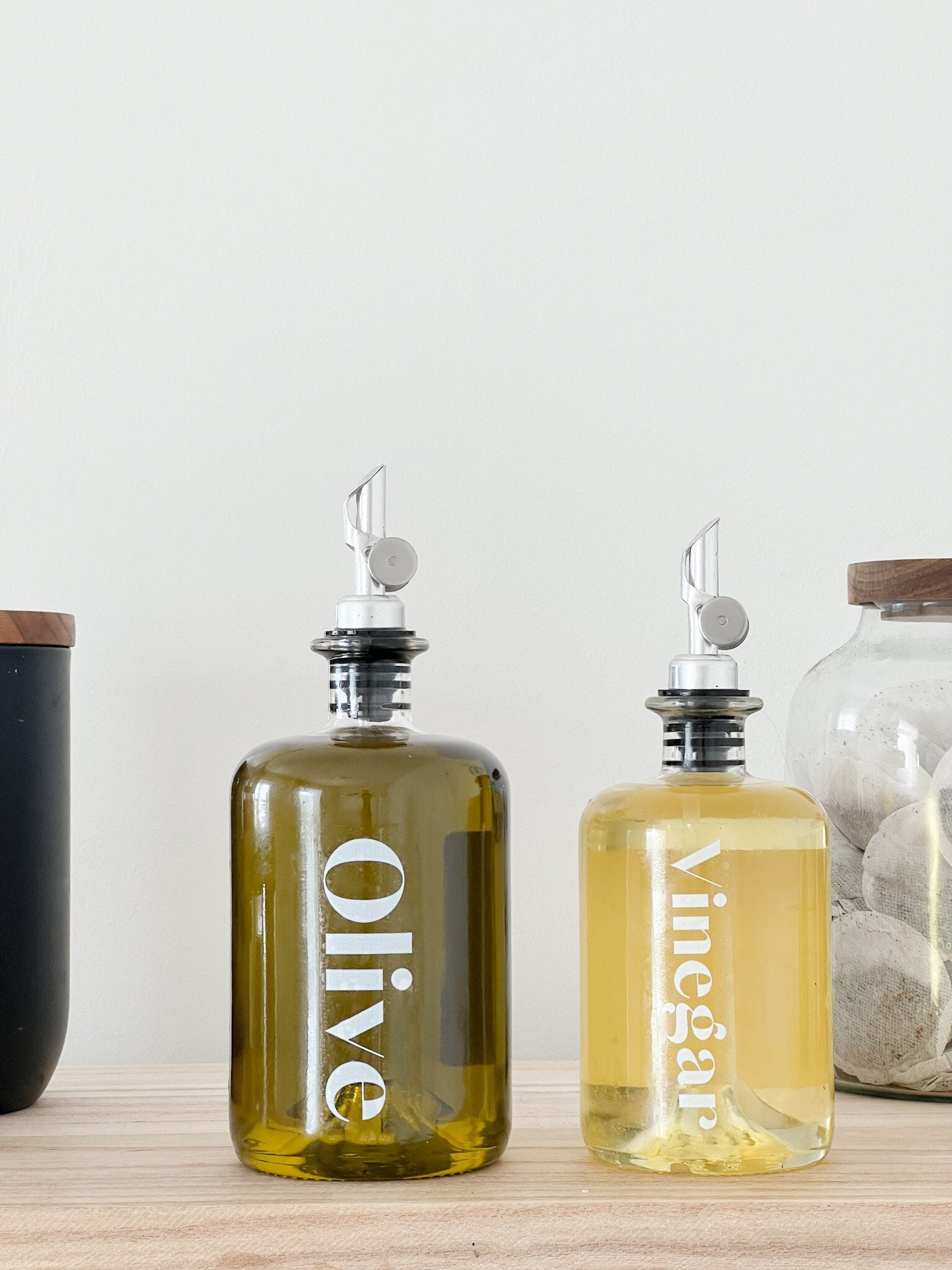 Glass Bottles Olive Oil/Vinegar with White Ink Labels Pourer  500ml and 700ml  Reusable Organise Your Kitchen - Choice of Lids