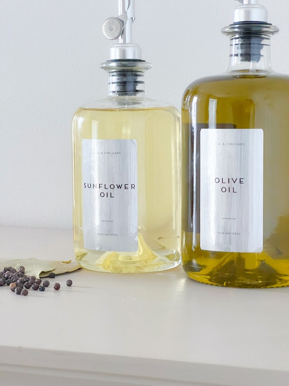 Bottiglie di vetro per olio d'oliva/aceto con versatore pesato in argento  da 200 ml, 500 ml e 700 ml Etichetta impermeabile in argento inclusa -   Italia