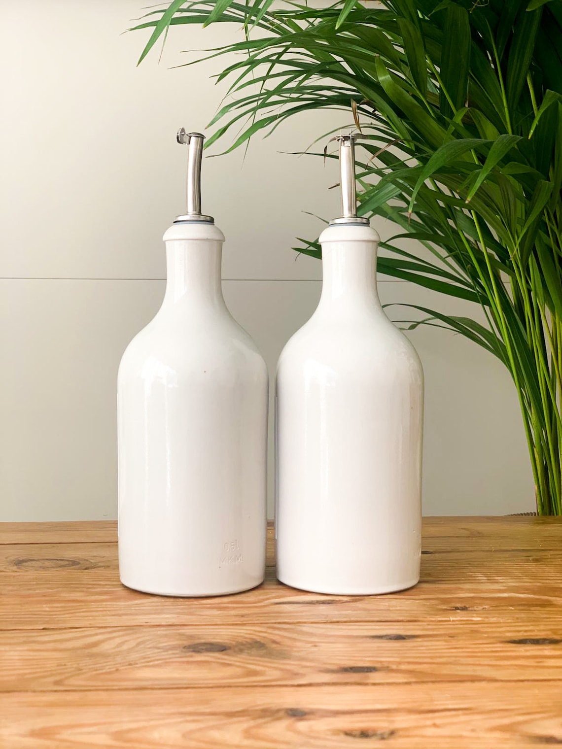 Fox Un White Ceamic Oil Bottle, 17 Oz/500 ML Olive Oil Dispenser With Pouring Spout And Cap%2f15411563780