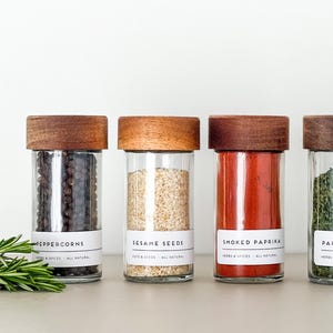 Labelled Spice Jars with Acacia Lids - set of 6 - Home organisation acacia spice jars