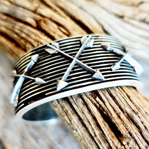 Rare Vintage Navajo Native American Jewelry jewelry Aaron Anderson Tufa Casted Seed Pot Rare Vintage Navajo Native American Jewelry jewelry Aaron Anderson Tufa Casted Seed Pot