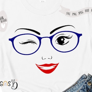 女性の顔の SVG、ウインクの SVG、眼鏡をかけた女の子、アメリカ人女性、切り取って印刷するファイル。5 つのバリエーション - SVG、PNG、PDF、Jpeg、DXF。ちょっと覗いてみてください。
