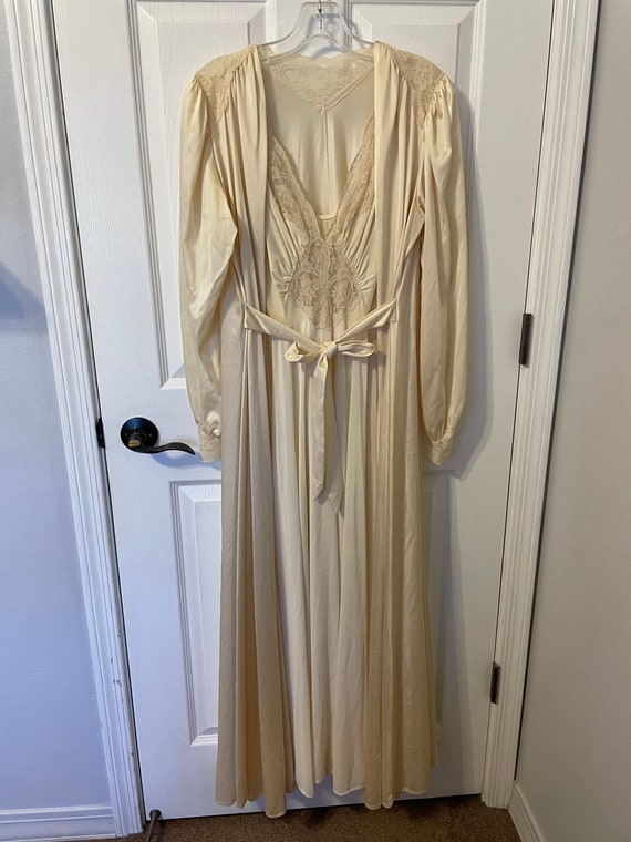 Vintage Olga peignoir set.