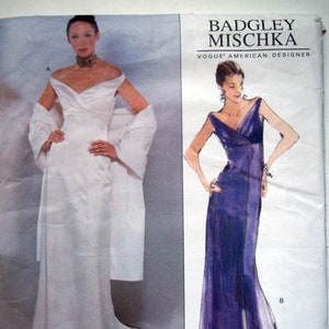 Vogue 2134, robe de soirée à épaules dénudées, taille empire et traîne, par Badgley Mischka