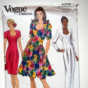 Vogue 8254, Kleid mit gezacktem Ausschnitt und ausgestelltem oder Tulpenrock